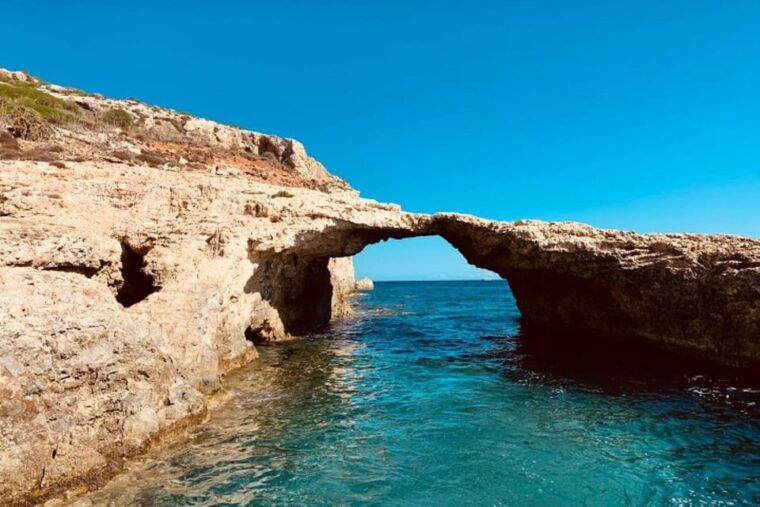 mellieha-boat-ride-around-comino-caves-blue-lagoon