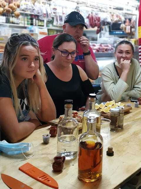 mexico-city-mezcal-pulque-tasting-at-exotic-market-stall