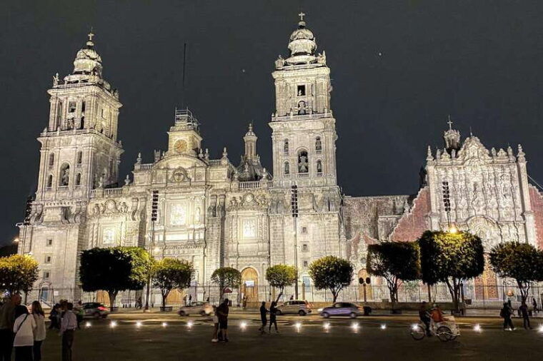 mexico-city-night-bus-tour