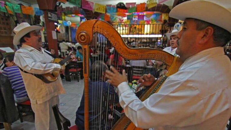mexico-city-traditional-mexican-bars-of-the-historic-center