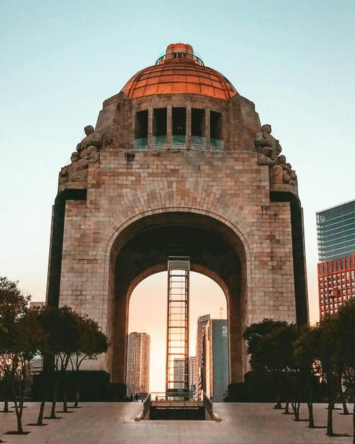 mexico-city-walking-tour-to-the-monument-to-the-revolution