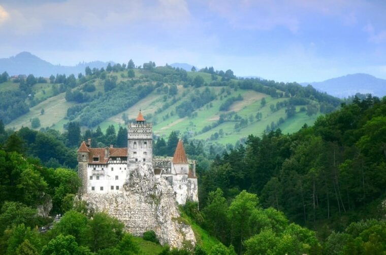 minivan-8-peles-draculas-castle-and-brasov-full-day-trip