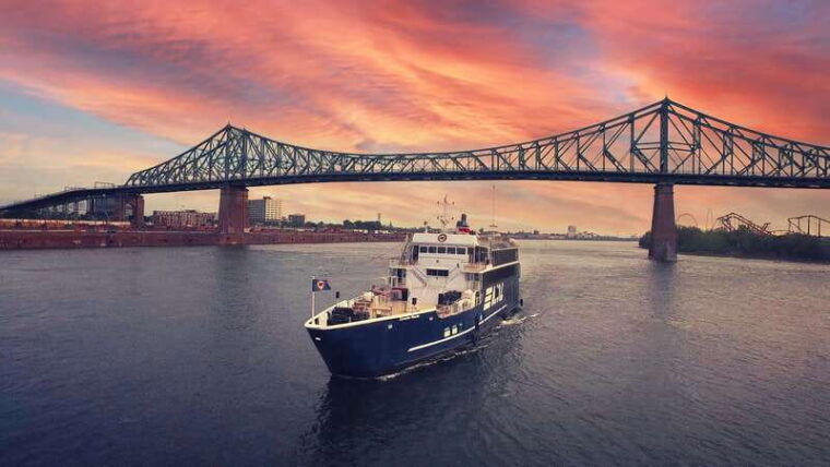montreal-evening-cruise-with-dj-and-dance-floor