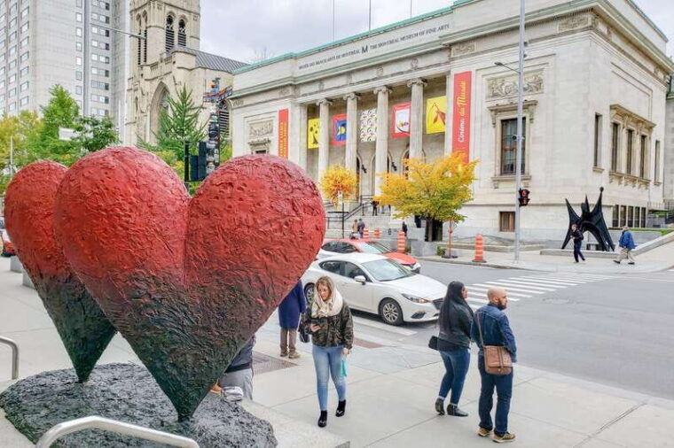 montreal-guided-bus-tour