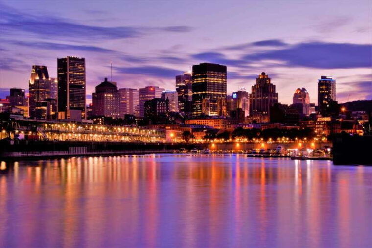 montreal-st-lawrence-river-panorama-sightseeing-jet-boat