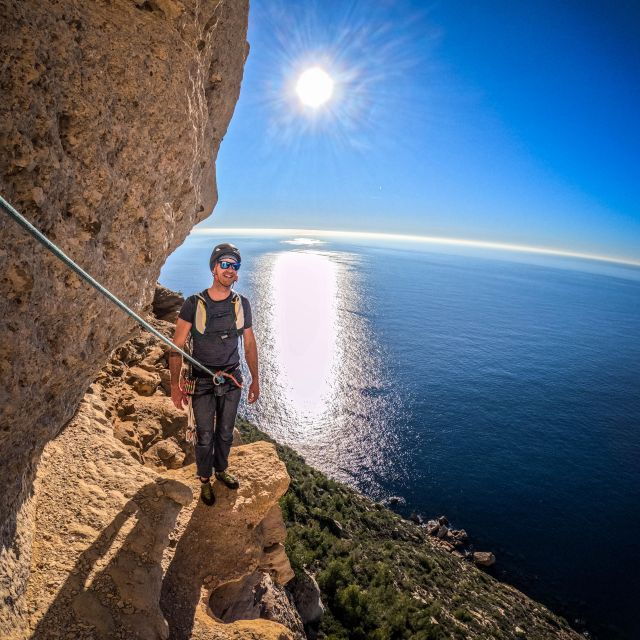 multi-pitch-climb-session-in-the-calanques-near-marseille