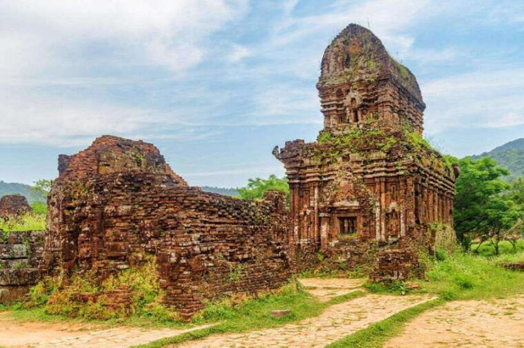 my-son-sanctuary-hai-van-pass-transfer-hoi-an-to-from-hue
