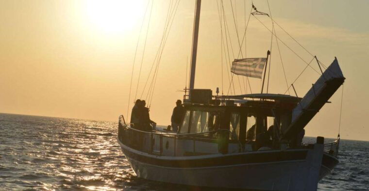 mykonos-sunset-boat-trip-with-snacks-and-drinks