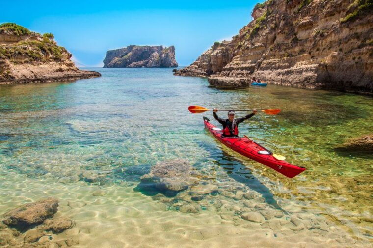 navarino-bay-sea-kayaking-with-lunch