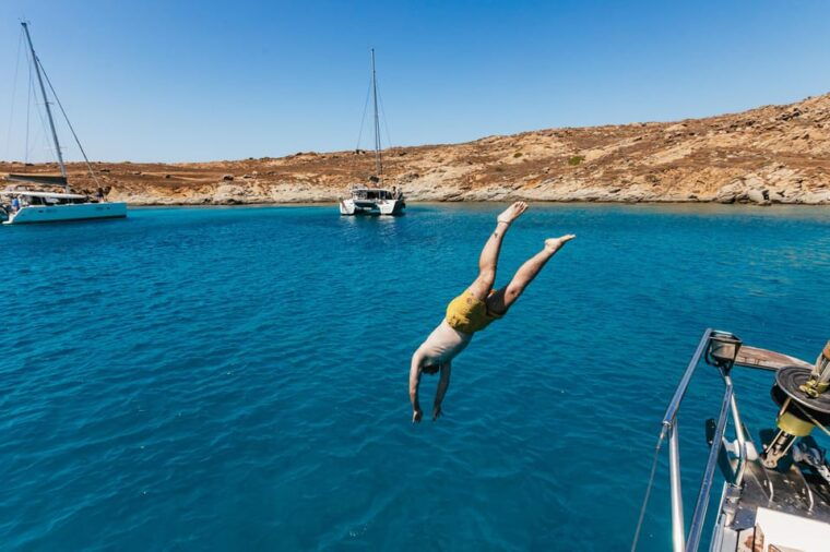 naxos-paros-sailing-cruise-with-food-and-drinks