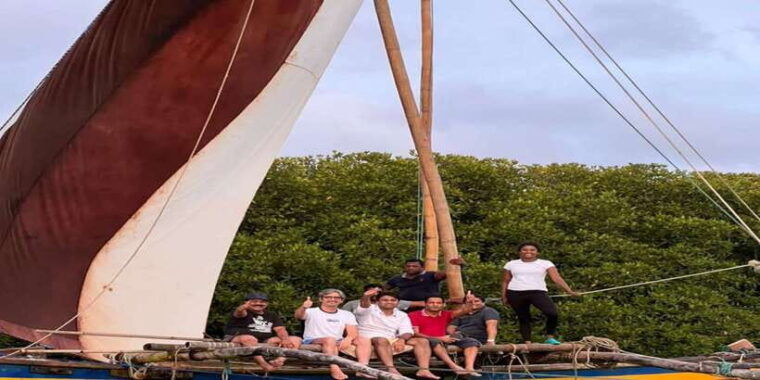 negombo-city-highlights-with-traditional-catamaran-ride