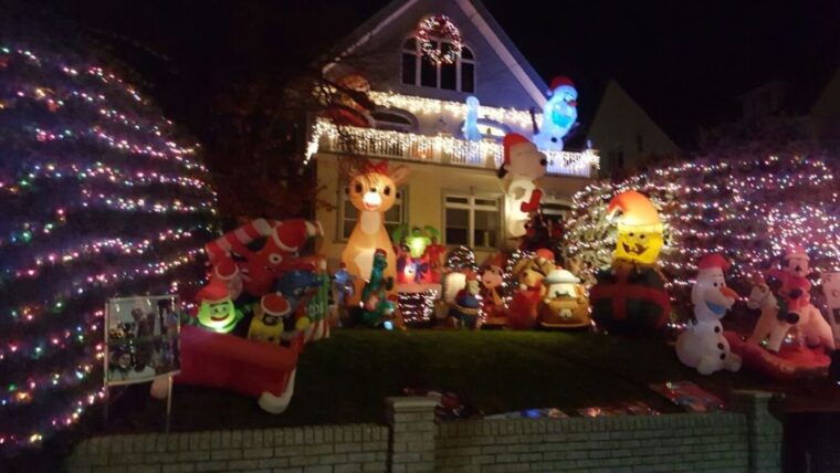 new-york-city-dyker-heights-christmas-lights-tour