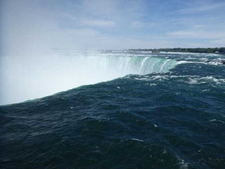 niagara-falls-ontario-day-tour-starting-in-toronto