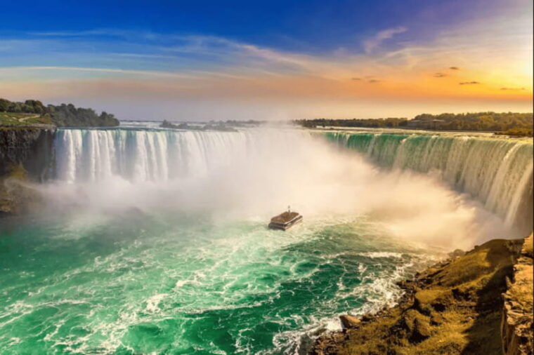 niagara-falls-small-group-tour-with-wine-tasting-and-cruise