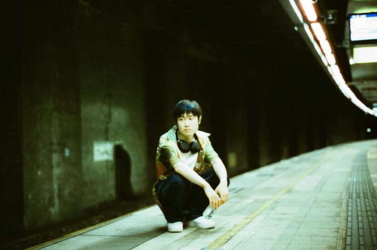 night-photoshoot-in-hong-kong-cinematic-moody-personal