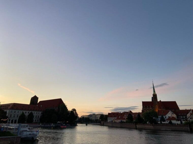 night-tour-through-wroclaw