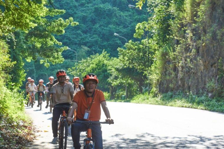 ninh-binh-1-day-hoa-lu-trangan-mua-cave-buffet-lunch-bus