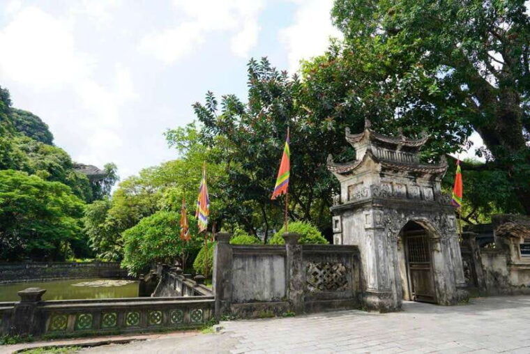 ninh-binh-1-day-with-tam-coc-hoa-lu-and-mua-cave-buffet