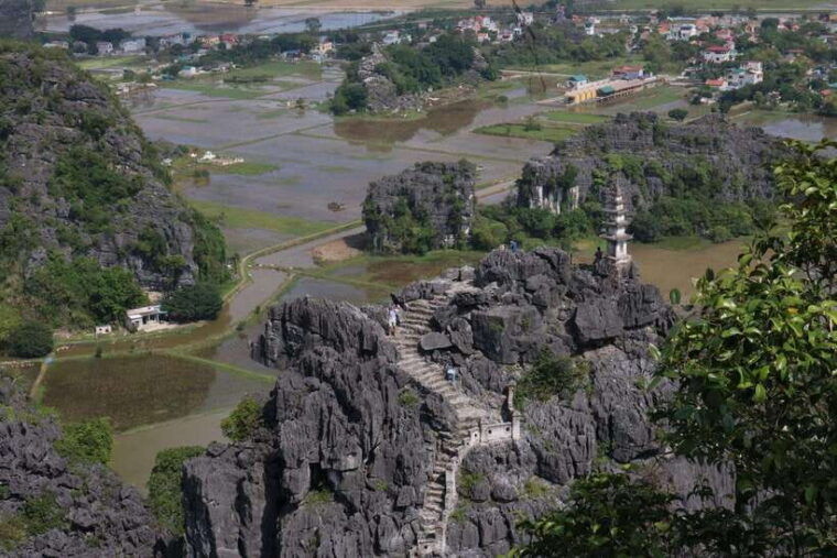ninh-binh-luxury-tour-hoa-lu-mua-hike-tam-coc-boat
