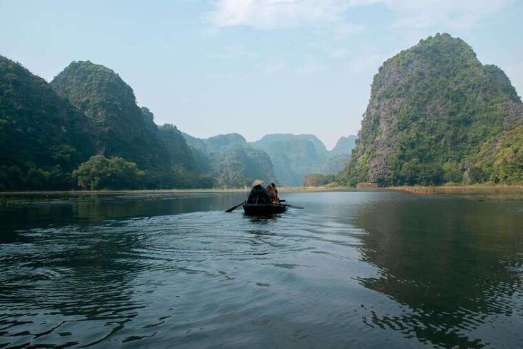 ninh-binh-trang-an-bai-dinh-pagoda-and-mua-cave