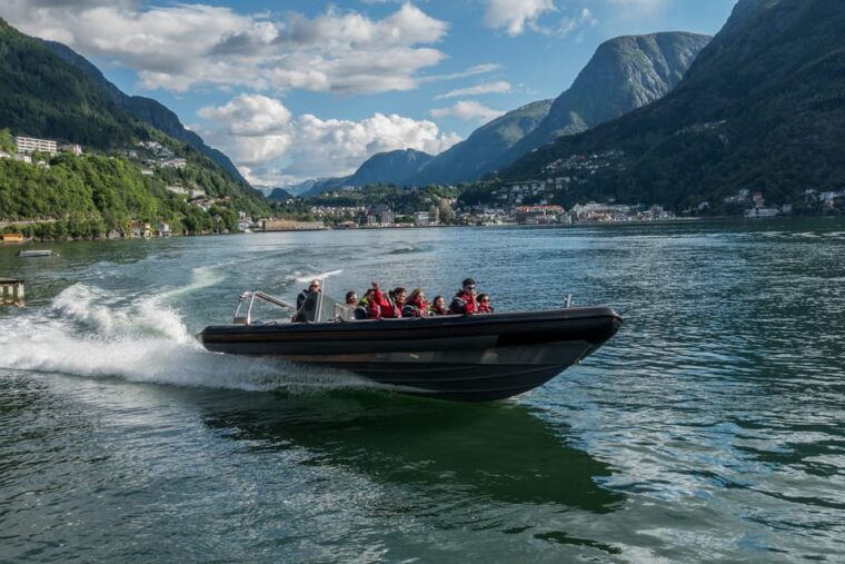 odda-rib-boat-tour-on-the-hardangerfjord