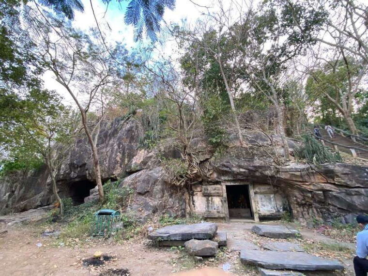 one-day-trip-to-phnom-da-ta-prohm-bati-neang-khmao-chiso