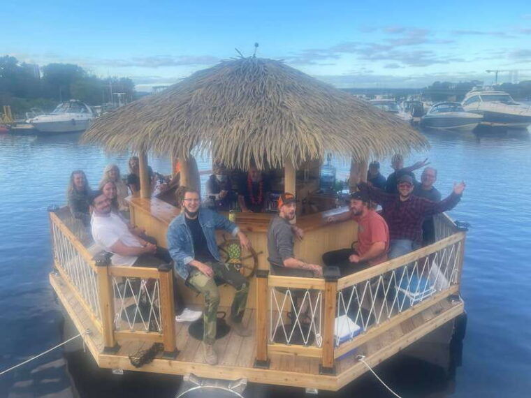 ottawa-floating-tiki-bar-cruise-on-the-ottawa-river