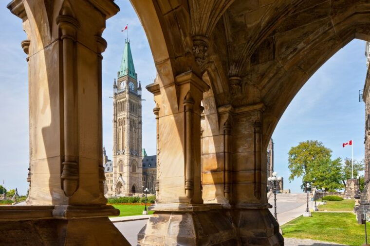 ottawa-hop-on-hop-off-guided-city-tour-pass