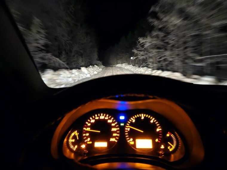 oulu-northern-lights-mobile-chase