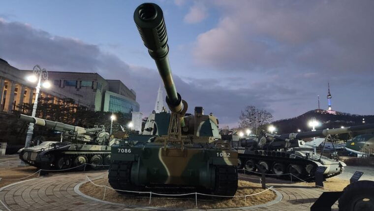 outdoor-tour-of-the-war-memorial-museum-of-korea