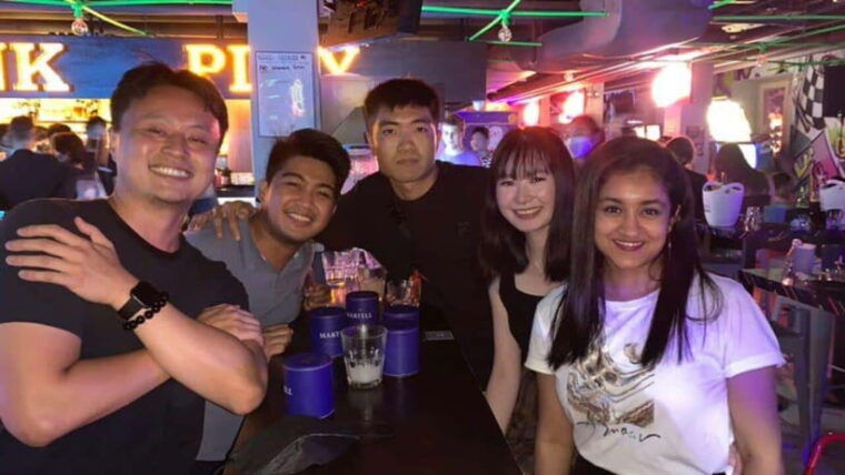 party-singapore-bespoke-pub-crawl