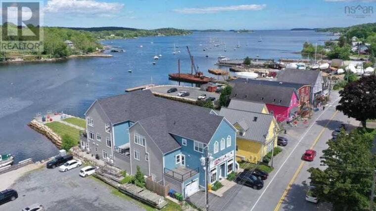 peggys-cove-queensland-beach-mahone-bay-lunenburg