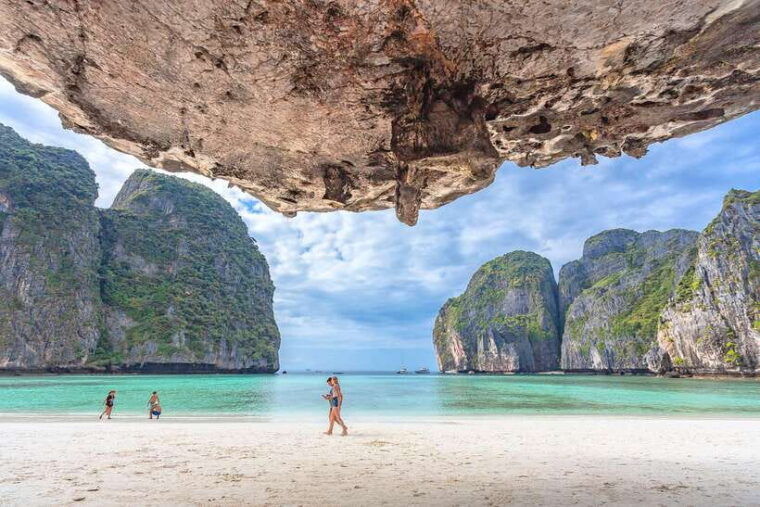 phi-phi-highlight-full-day-island-by-speedboat-or-catamaran
