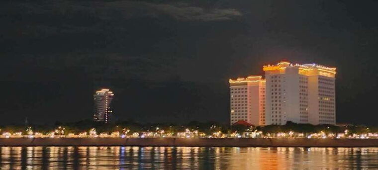 phnom-penh-city-sights-evening-tour-by-tuk-tuk