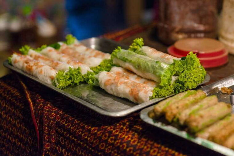 phnom-penh-evening-food-tour-with-drinks-tuk-tuk-included