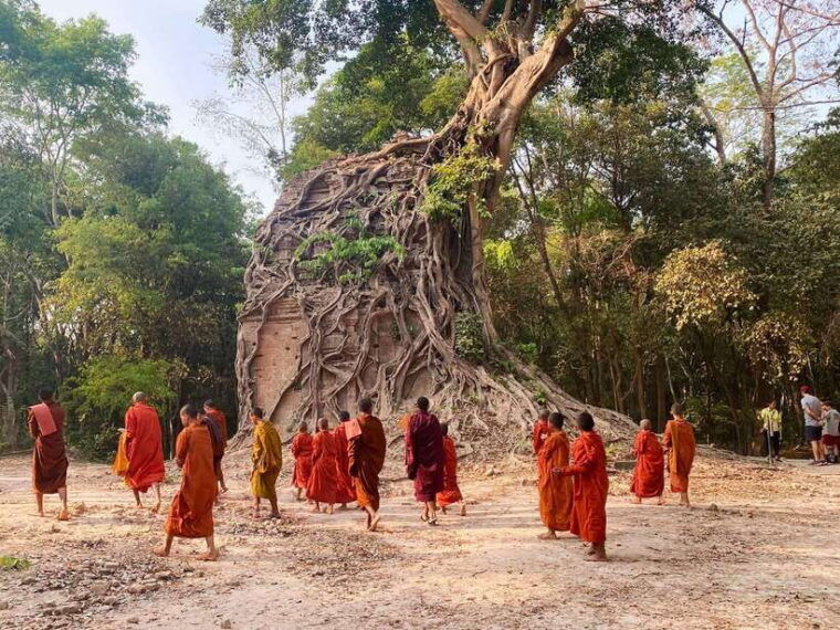 phnom-penh-siem-reap-road-transfer-plus-sightseeing