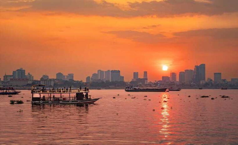phnom-penh-sunset-cruise-evening-city-tour-by-tuk-tuk