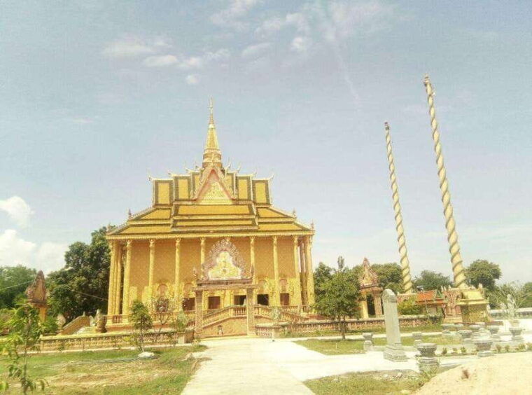 phnom-penh-udong-hill-long-vek-and-phnom-reap-day-tour