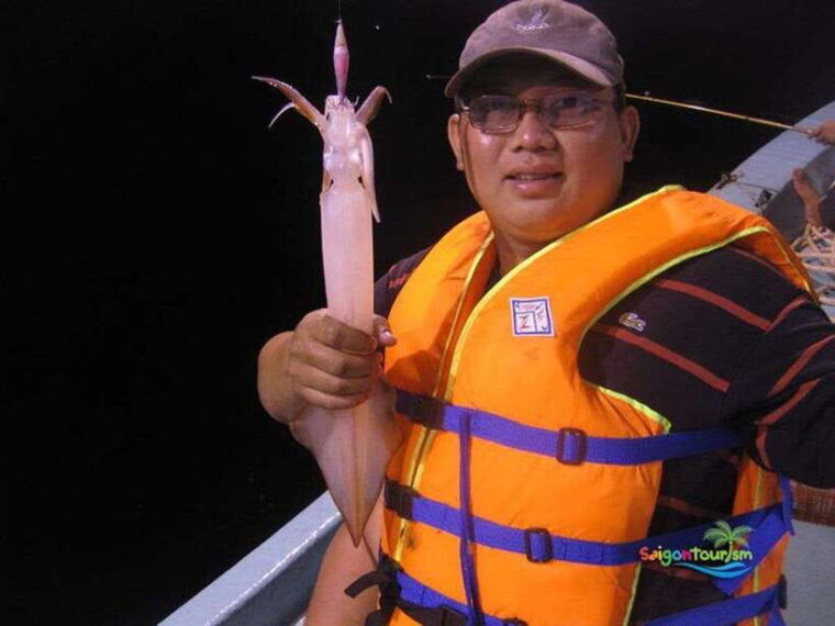 phu-quoc-sunset-night-squid-fishing-tour