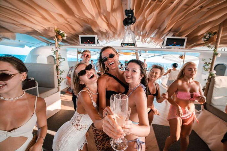 phuket-coral-racha-luxury-party-catamaran-lunch-included
