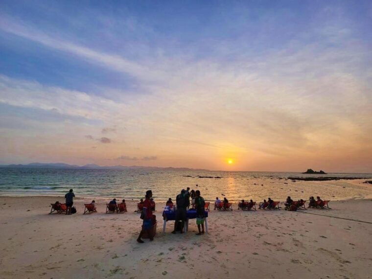 phuket-phi-phi-sunrise-boat-tour-to-bamboo-and-khai-island