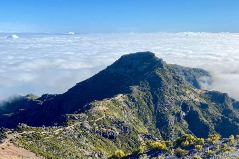 pico-do-arieiro-pico-ruivo-sunrise-or-morning-hike-transfers