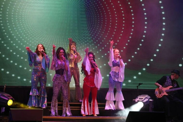 pigeon-forge-timewarp-jukebox-show-grand-majestic-theater