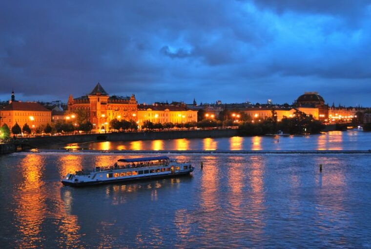 prague-city-tour-and-dinner-cruise-with-hotel-pickup