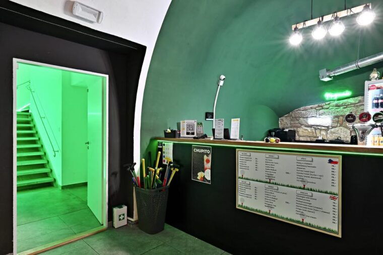 prague-mazemania-miniature-golf-experience