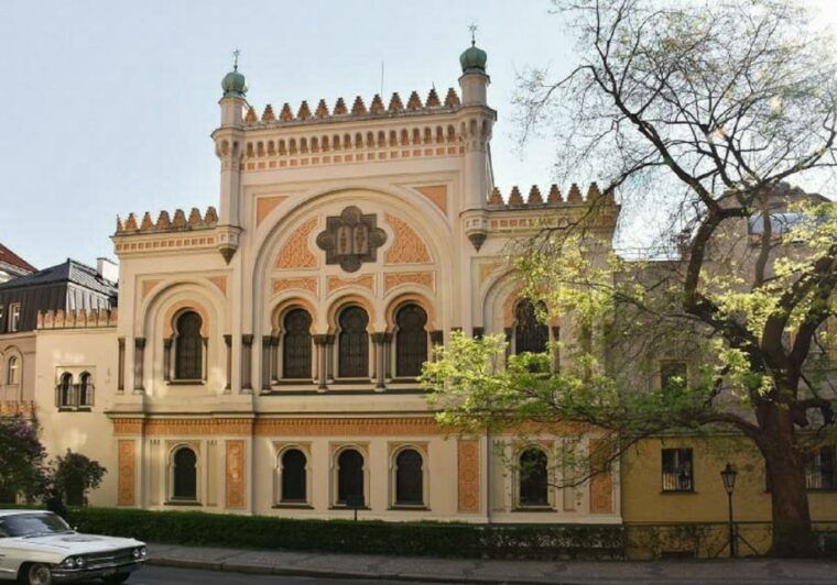 prague-old-town-and-jewish-quarter-guided-walking-tour-2
