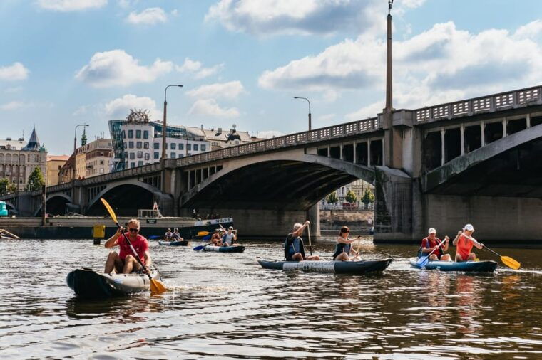 prague-vltava-river-guided-canoeing-tour