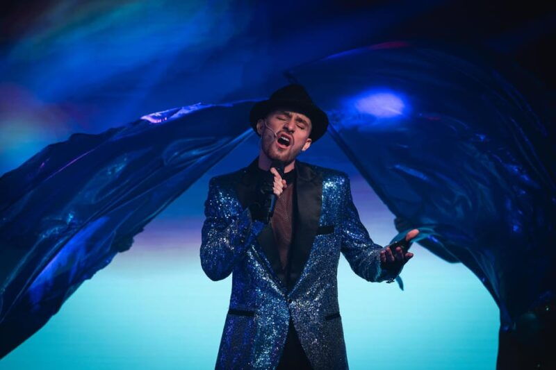 praguebreathtaking-cabaret-show-with-4-course-dinner-option