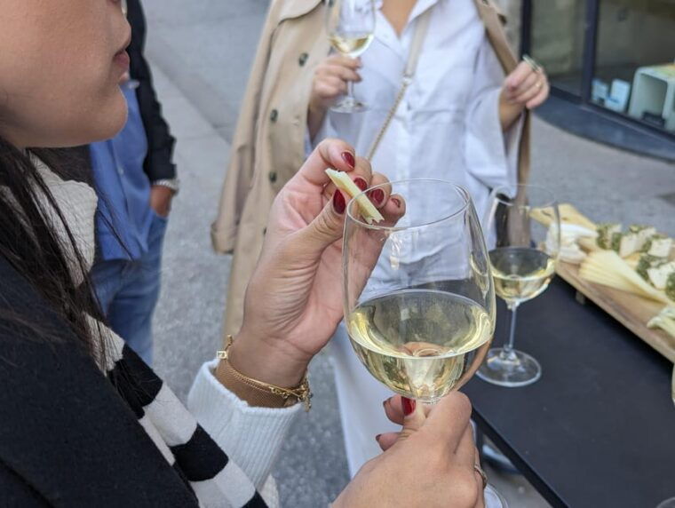 presquile-3-hour-food-tour-in-the-heart-of-the-city