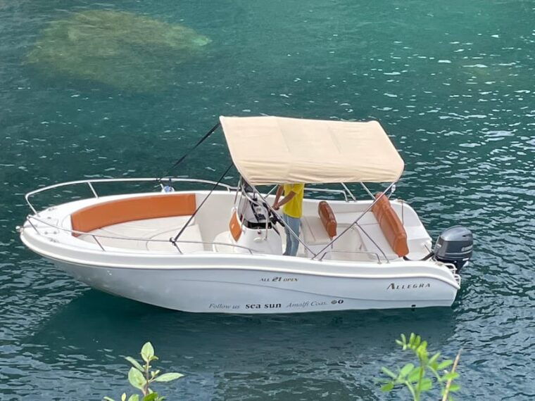 private-boat-tour-of-the-island-of-capri-3